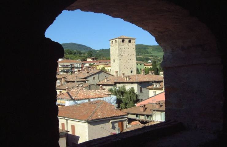 torre di varzì lombardia