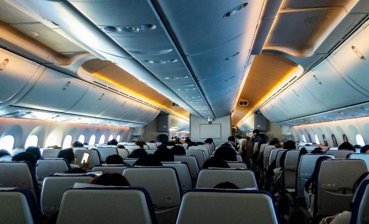 Interno di un aereo