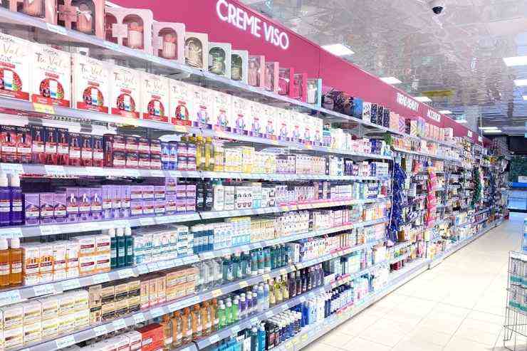 Reparto bellezza in uno store Acqua & Sapone