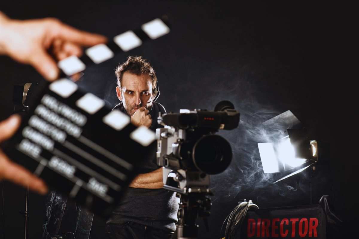 Regista a lavoro sul set