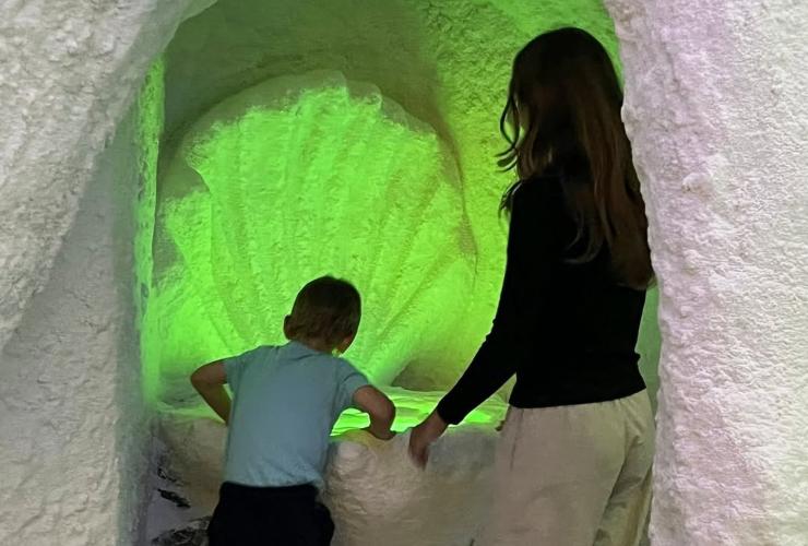 mamma e figlio nella grotta di sale Rezidenca Ortus
