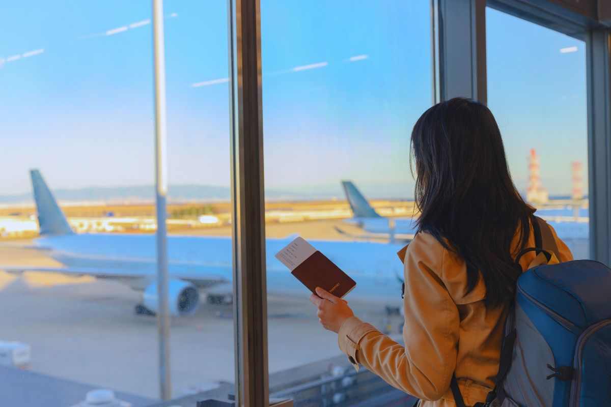 Ragazza in aeroporto