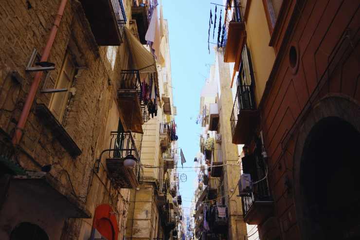 Vicolo dei Quartieri Spagnoli a Napoli