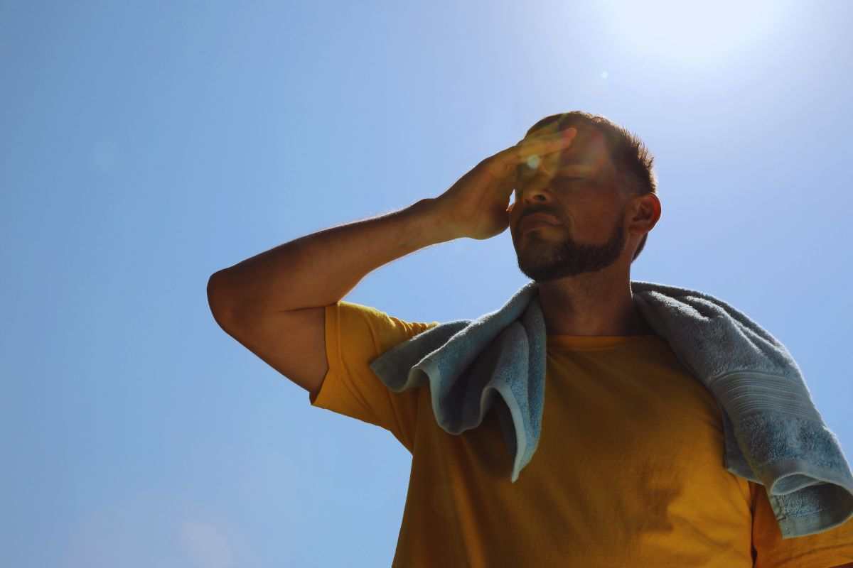 Uomo frastornato dal caldo