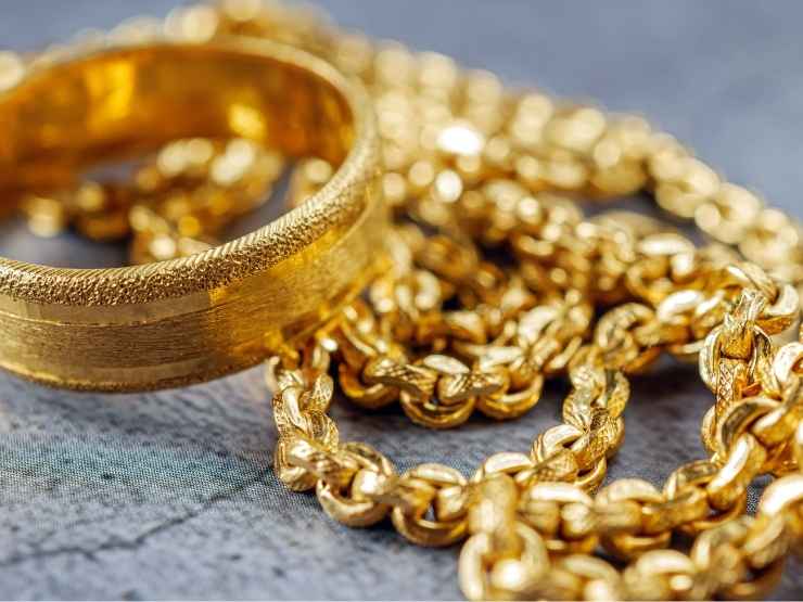 Collanina e anello d'oro