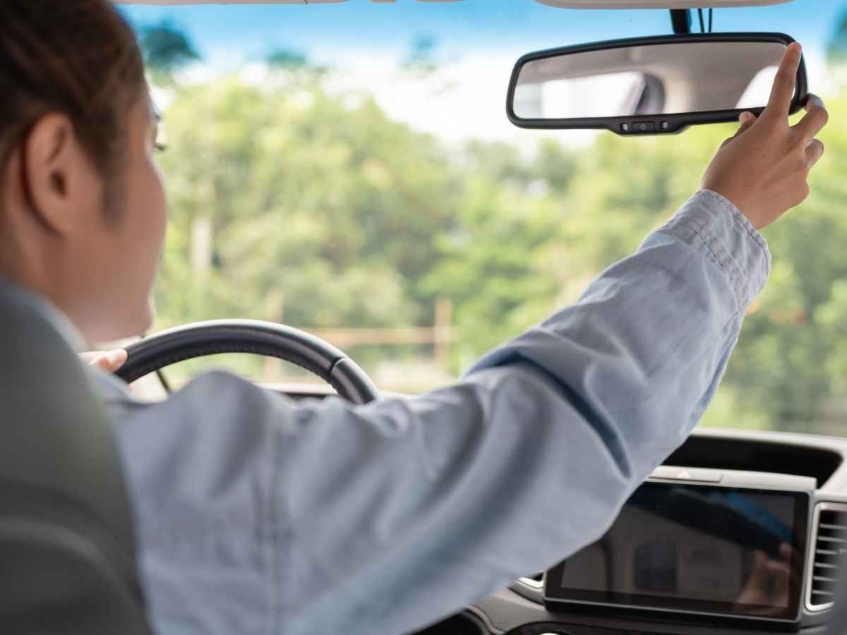 Una neopatentata alla guida