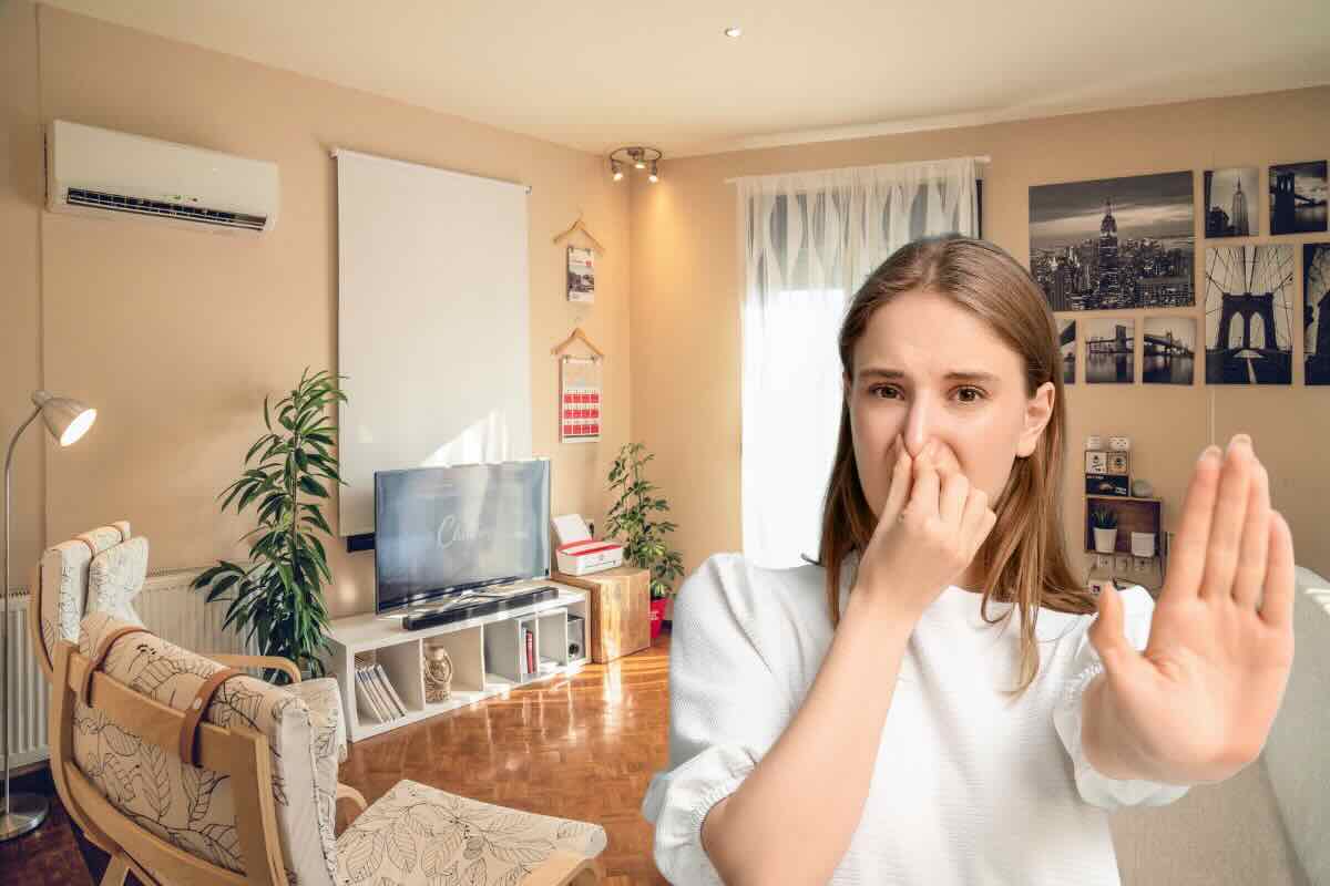 casa, donna che si tappa naso