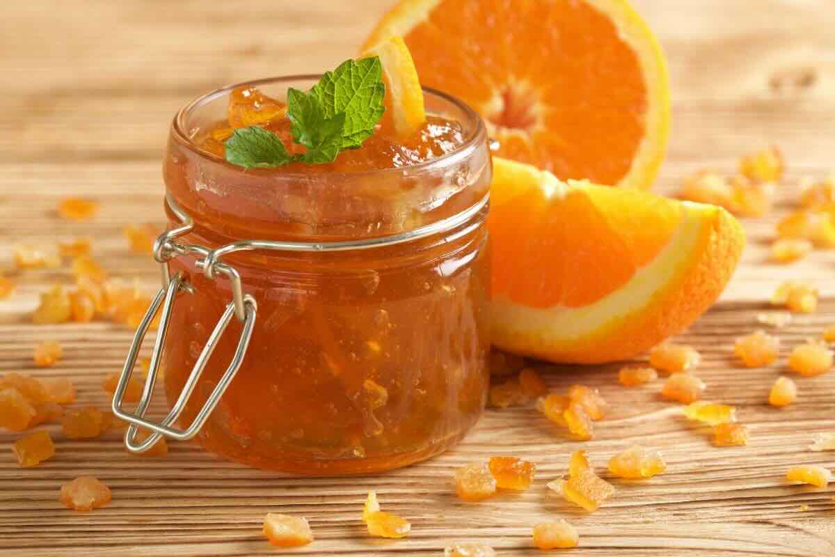 Barattolo con marmellata, arance