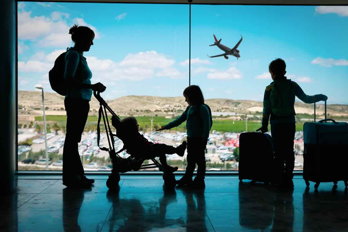 famiglia in aeroporto