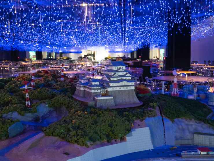 interno dello small worlds official