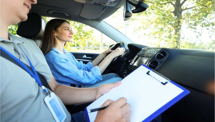 Esame di guida visto dall'interno dell'abitacolo