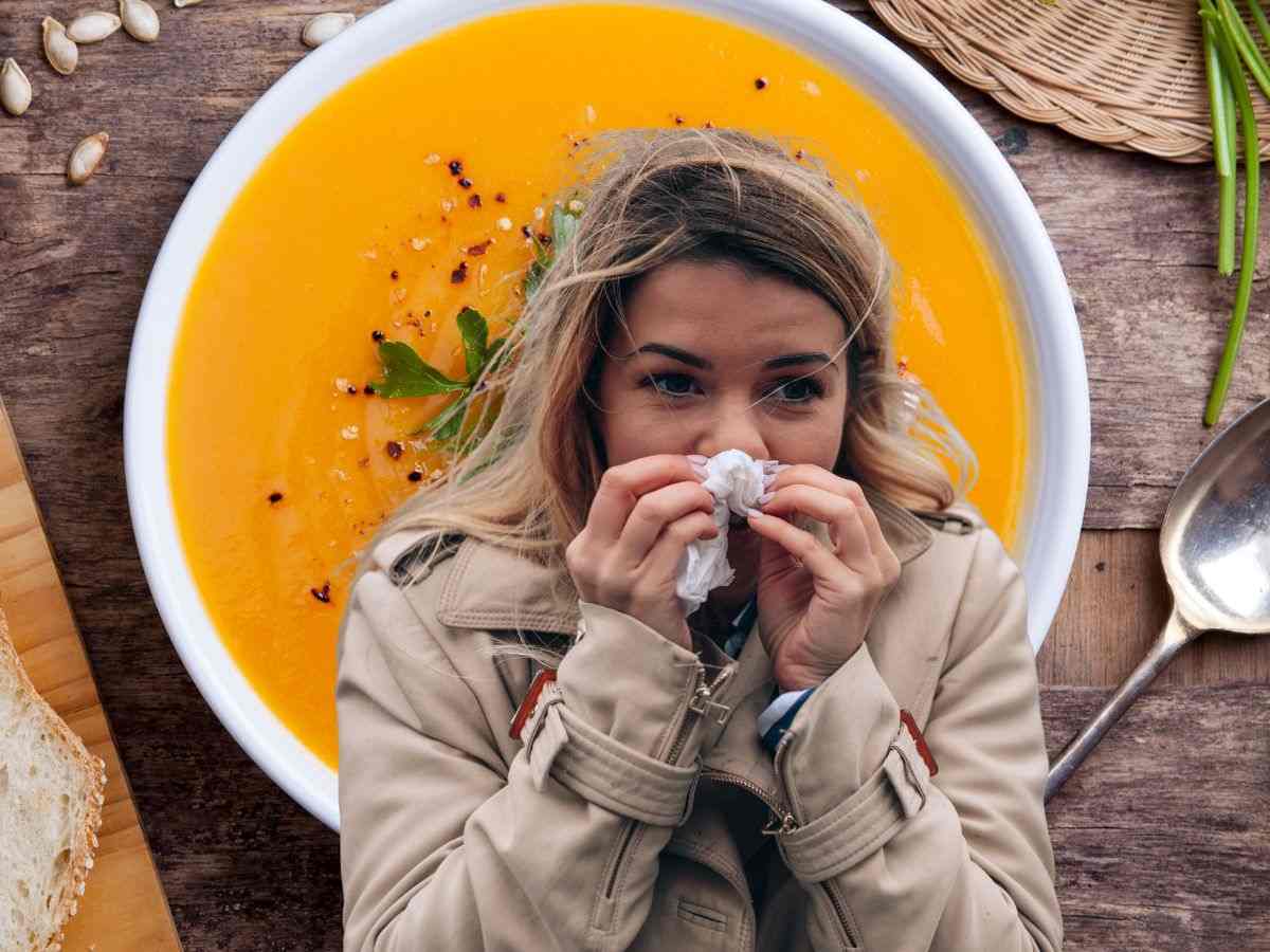 sfondo zuppa e donna con raffreddore