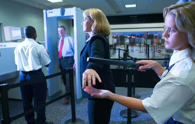 metal detector aeroporto