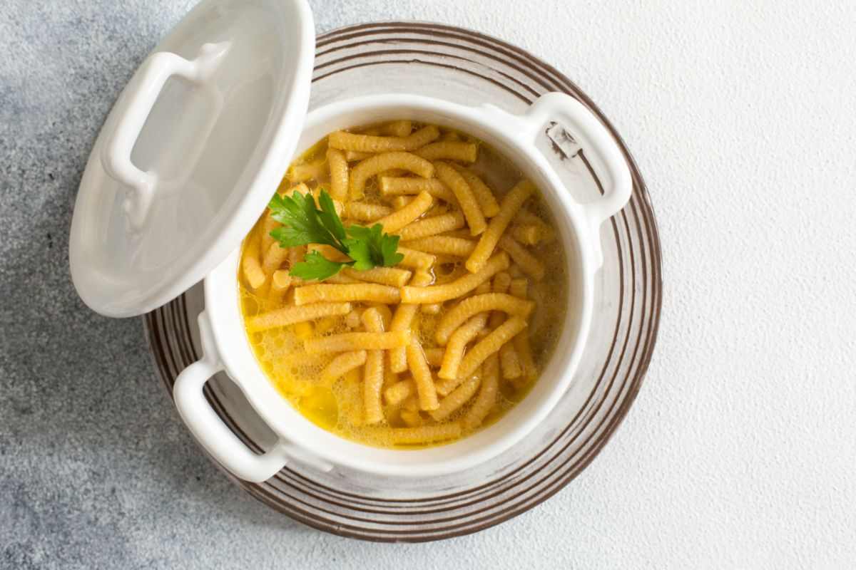 piatto di passatelli in brodo
