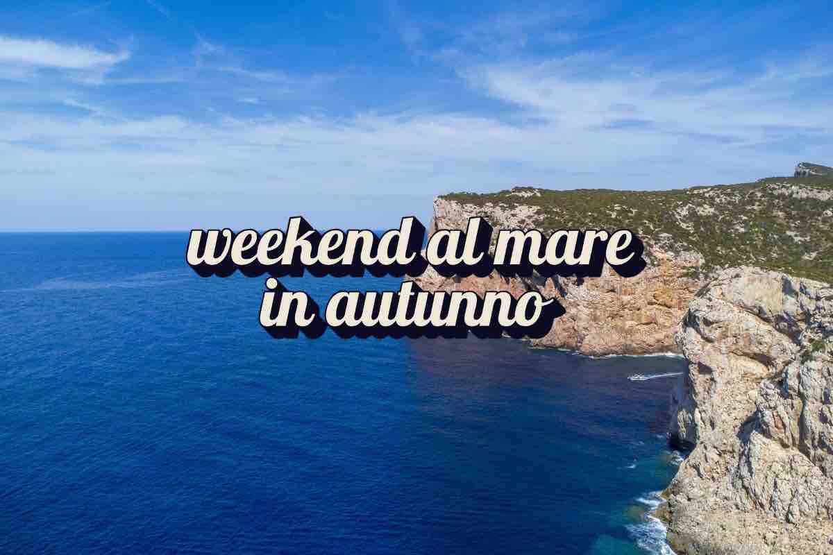 Veduta mare e scritta "weekend al mare in autunno"
