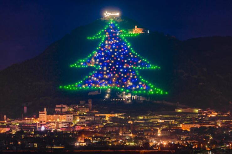 gubbio albero natale luci