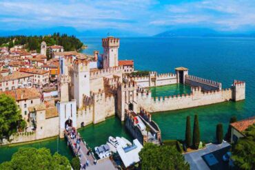 Vista panoramica del Castello di Sirmione sul Garda