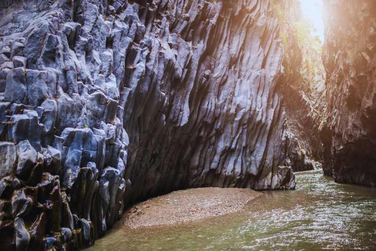 Canyon basaltico percorso dal fiume Alcantara