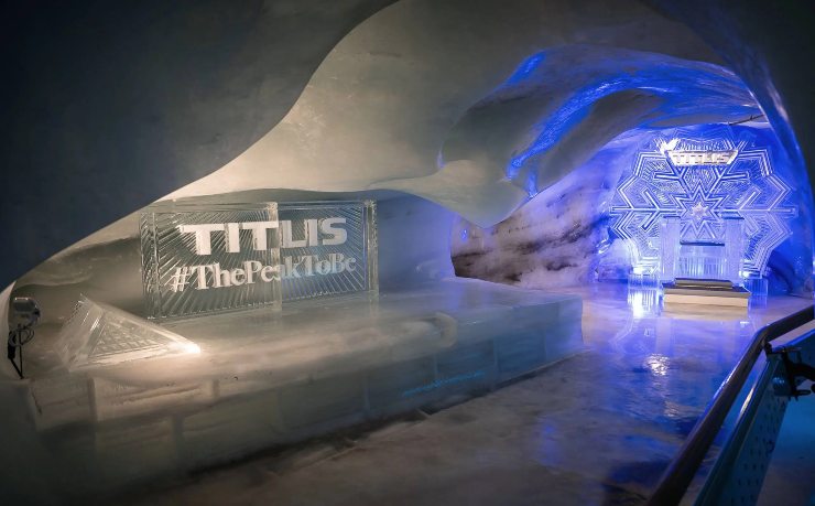 Entrata con insegna al Glacier Cave Monte Titlis Svizzera