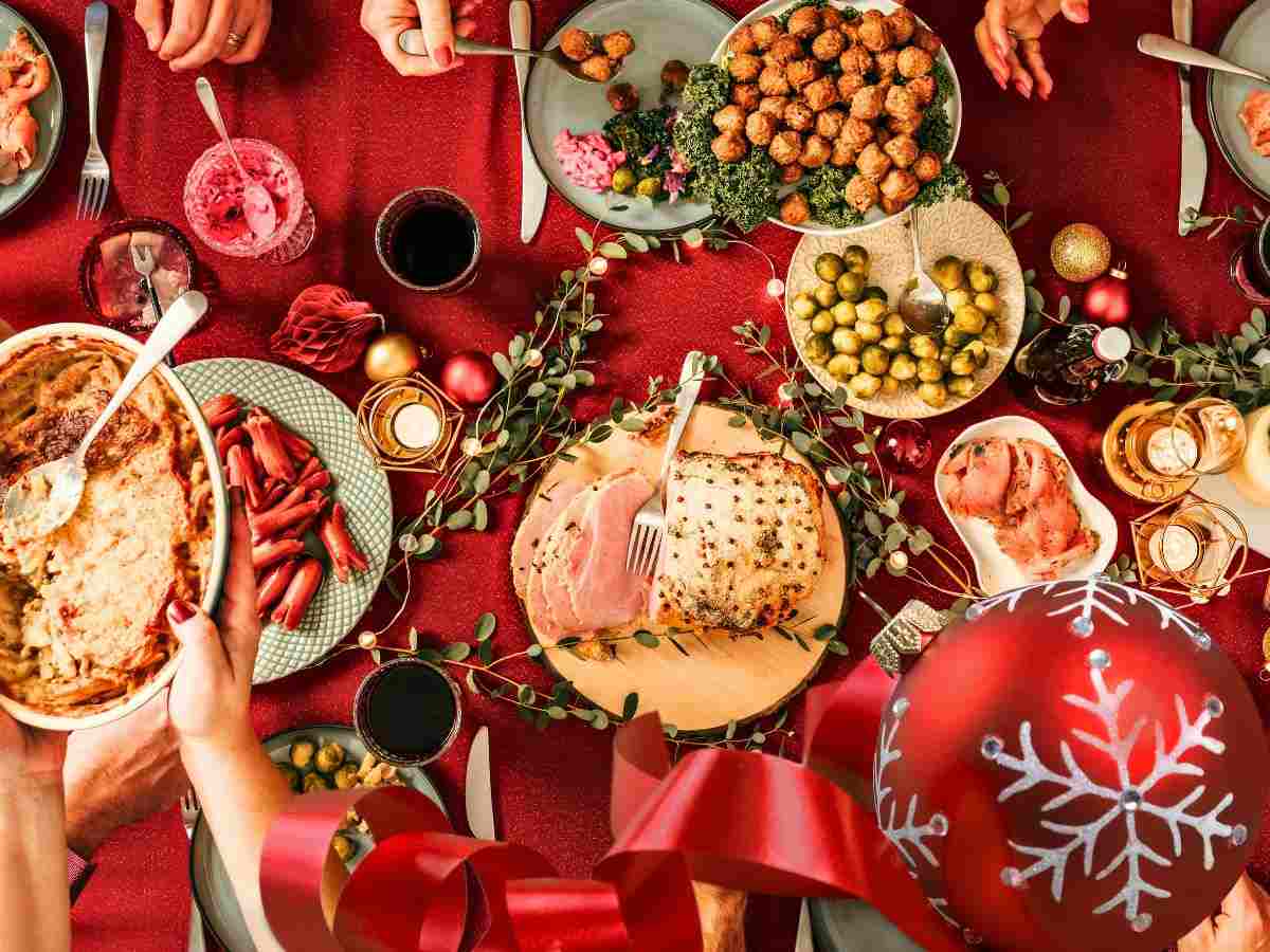 sfondo tavola di Natale imbandita