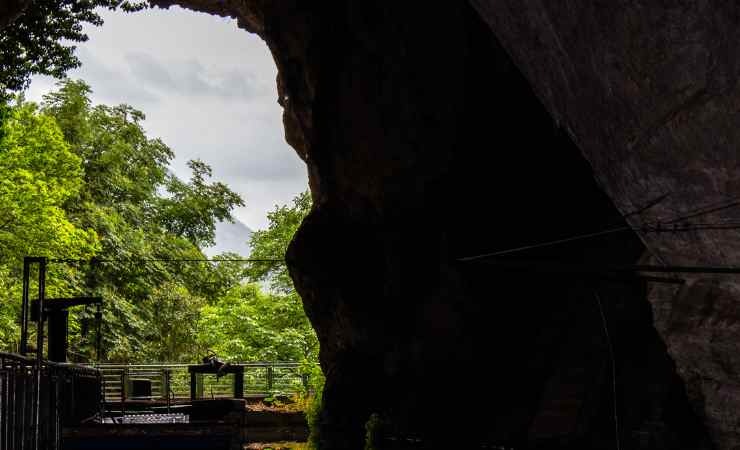 Le grotte di Pertosa-Auletta con fiume sotterraneo