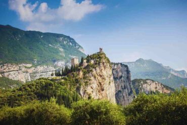 Il Castello d'Arco fotografato da lontano