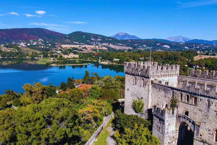 La torre del Castello D'arco vista dall'alto