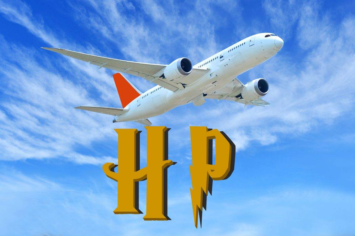 aereo in volo e logo di harry potter