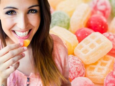 sfondo caramelle e donna che le mangia