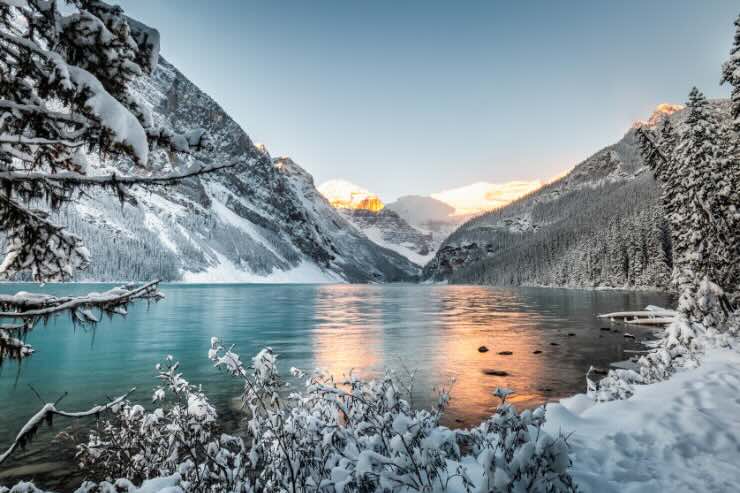 lago e neve montagna