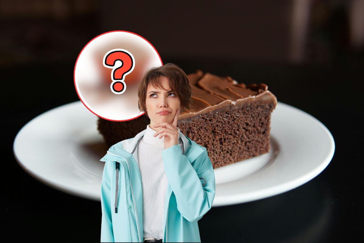 fetta di torta al cioccolato, ingrediente segreto e donna che pensa