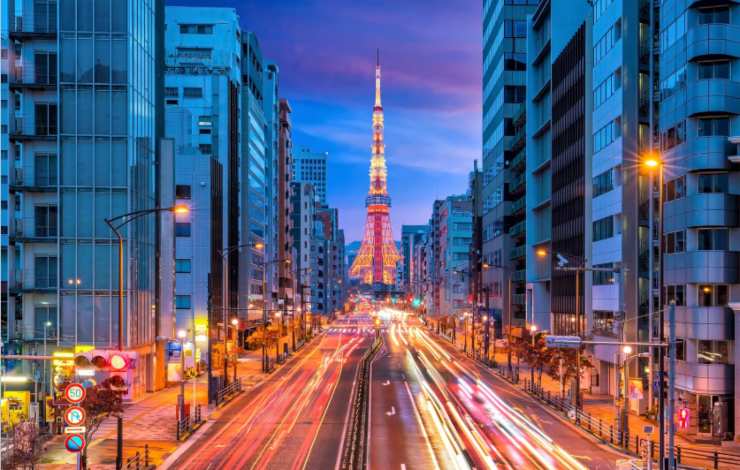 città di tokyo e visuale sulla torre di tokyo