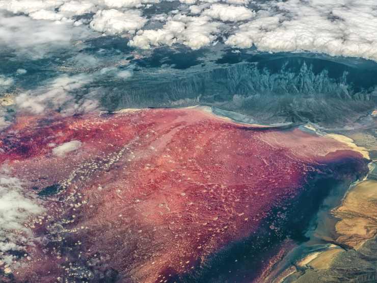 Lago rosso in Africa
