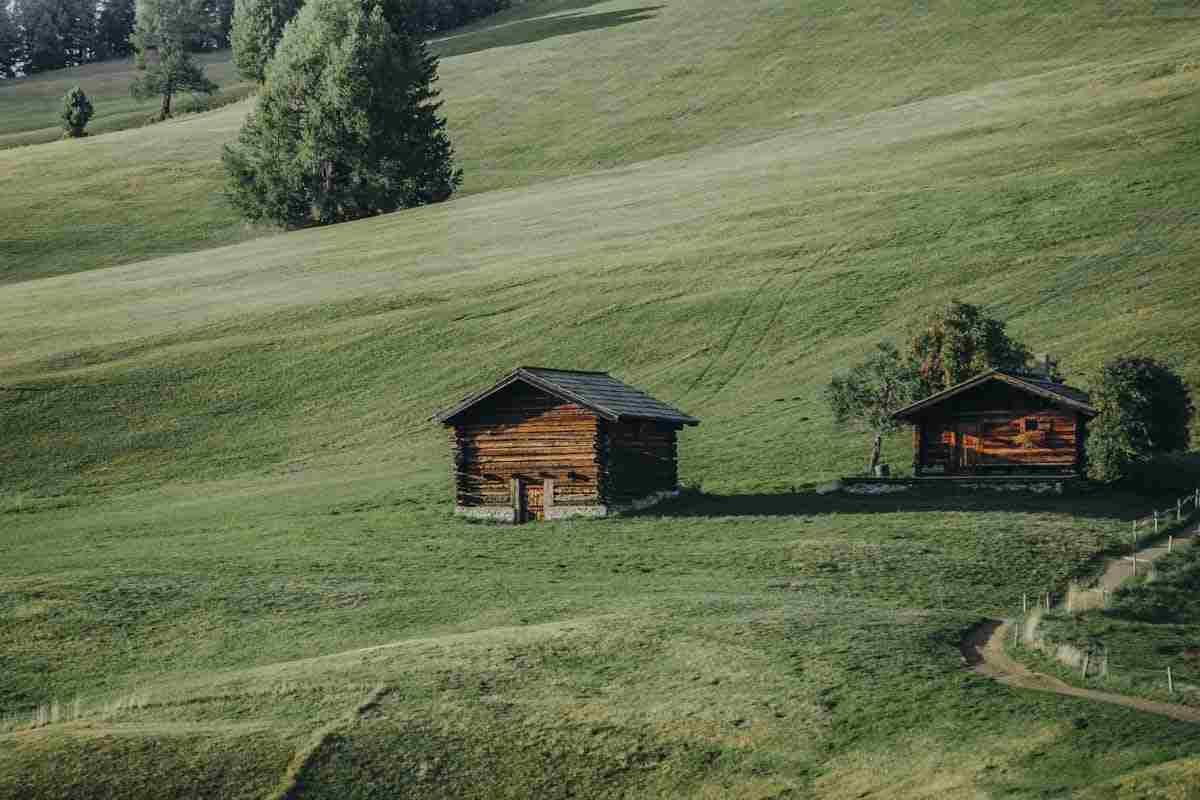 casa in mezzo all'erba