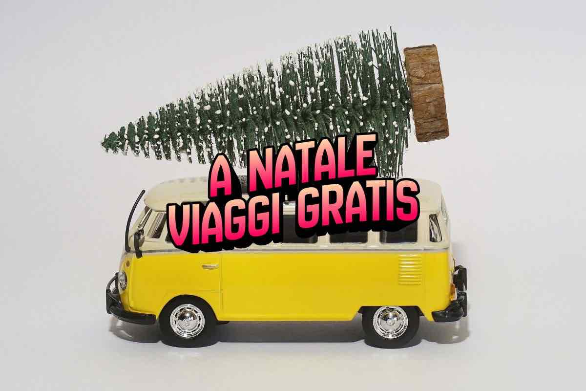 Modellino bus e albero di Natale e scritta "a Natale viaggi gratis"