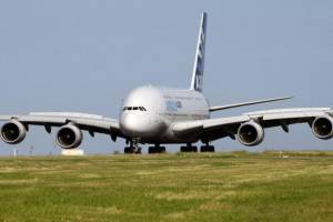 An Airbus A380 lands at the Roland-Garro