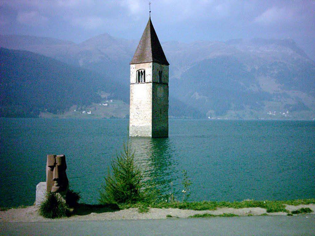 Campanile nel lago di Resia (Udine)