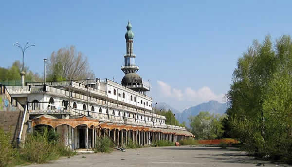 Consonno, Lecco