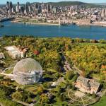 veduta dalla città dall'alto, grande spazio verde ed edifici sullo sfondo