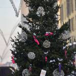Immagini Di Natale Hard.Milano Albero Di Natale Hard Decorato Con Vibratori E Sex Toys Viagginews Com